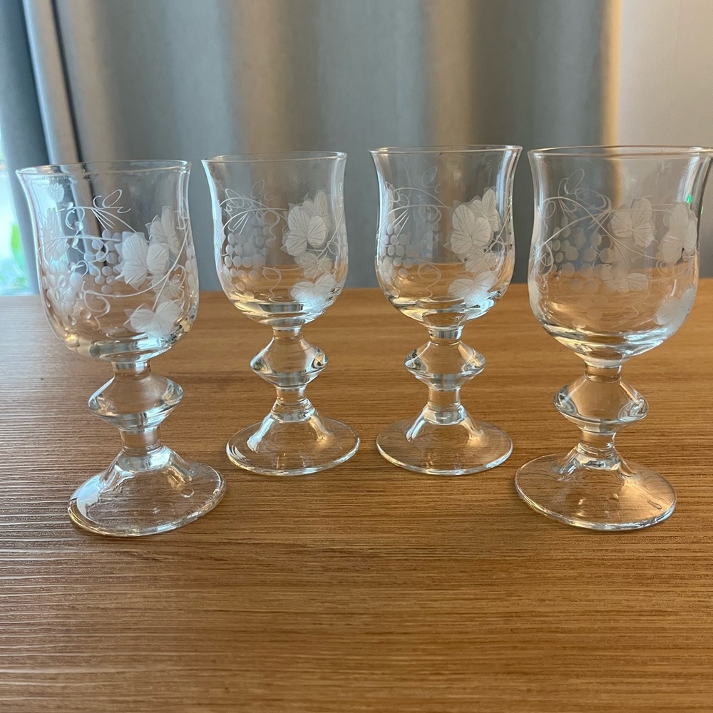 Grape Vine Design Wine Glasses set of 4 Replacements Clear Glass